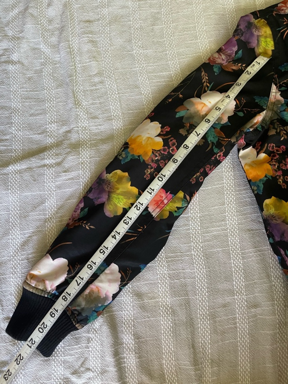 Forever 21 Black Floral Bomber Jacket with Multicolor Flowers - Picture 6 of 8